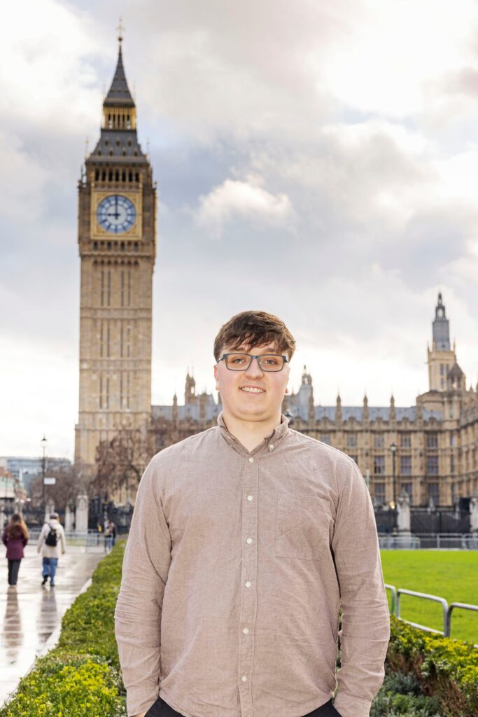 Assistant Accountant apprentice outside of Parliament